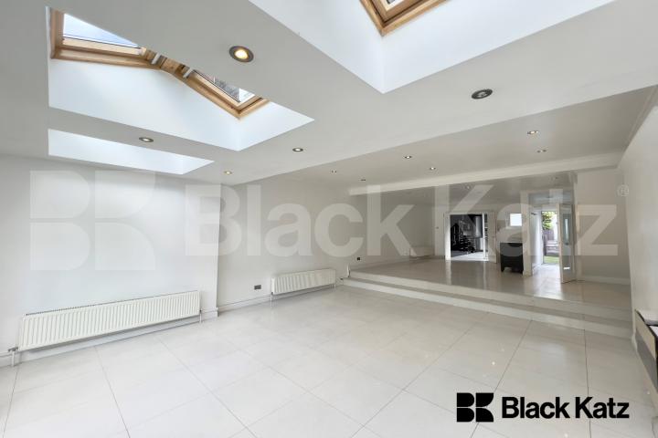 Superb 4 Bed with over 2050 Sq. Ft. of living & entertaining space Rockwell Gardens , Dulwich / Crystal Palace / Gipsy Hill Borders